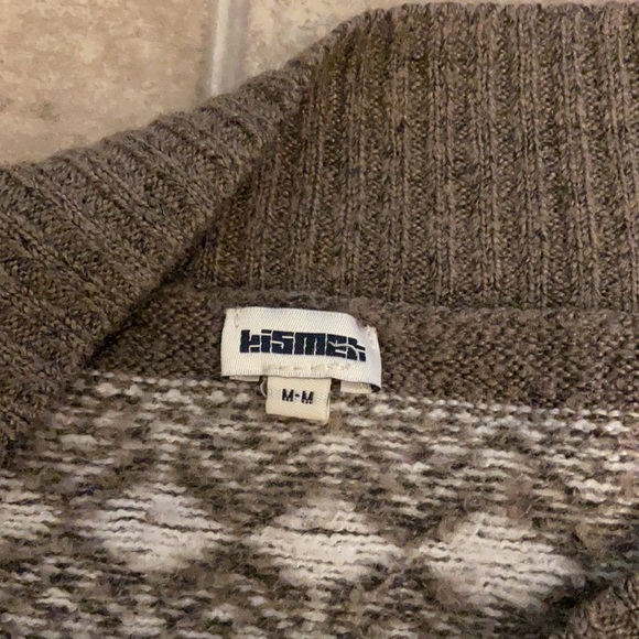 Medium sized sweater relatively new - Picture 3 of 3